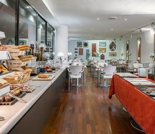 Restaurant buffet  Vincci Soma 4* Madrid